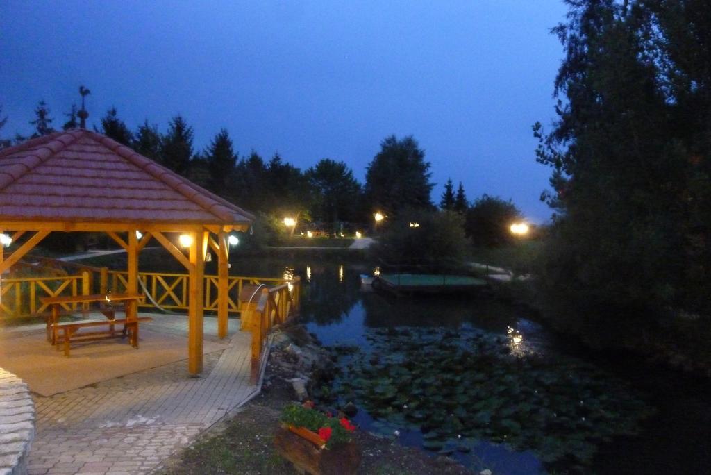 Aldos Panzio Hotel Farad ภายนอก รูปภาพ